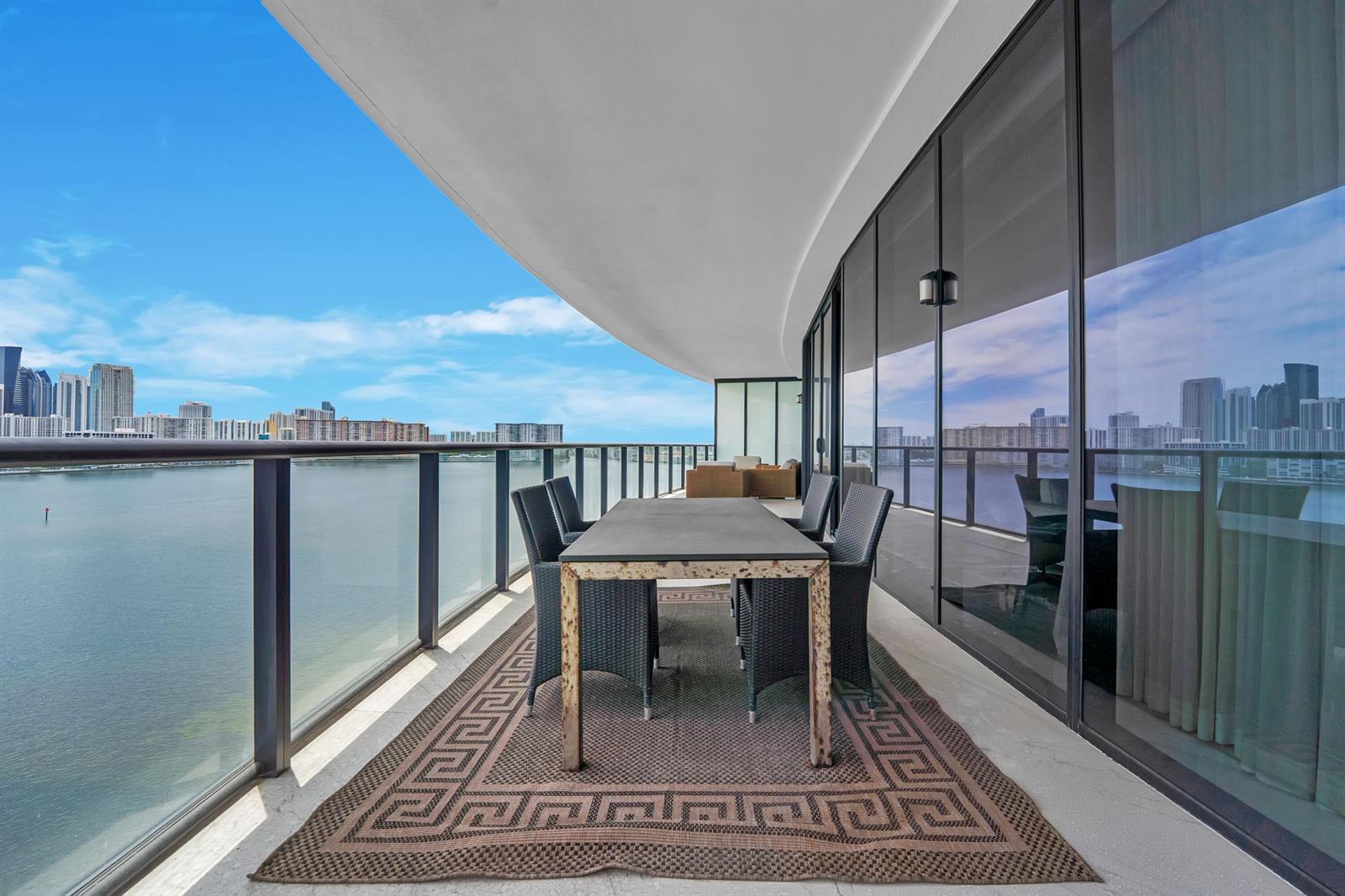 039_trevisuality_5000_island_estates_dr_