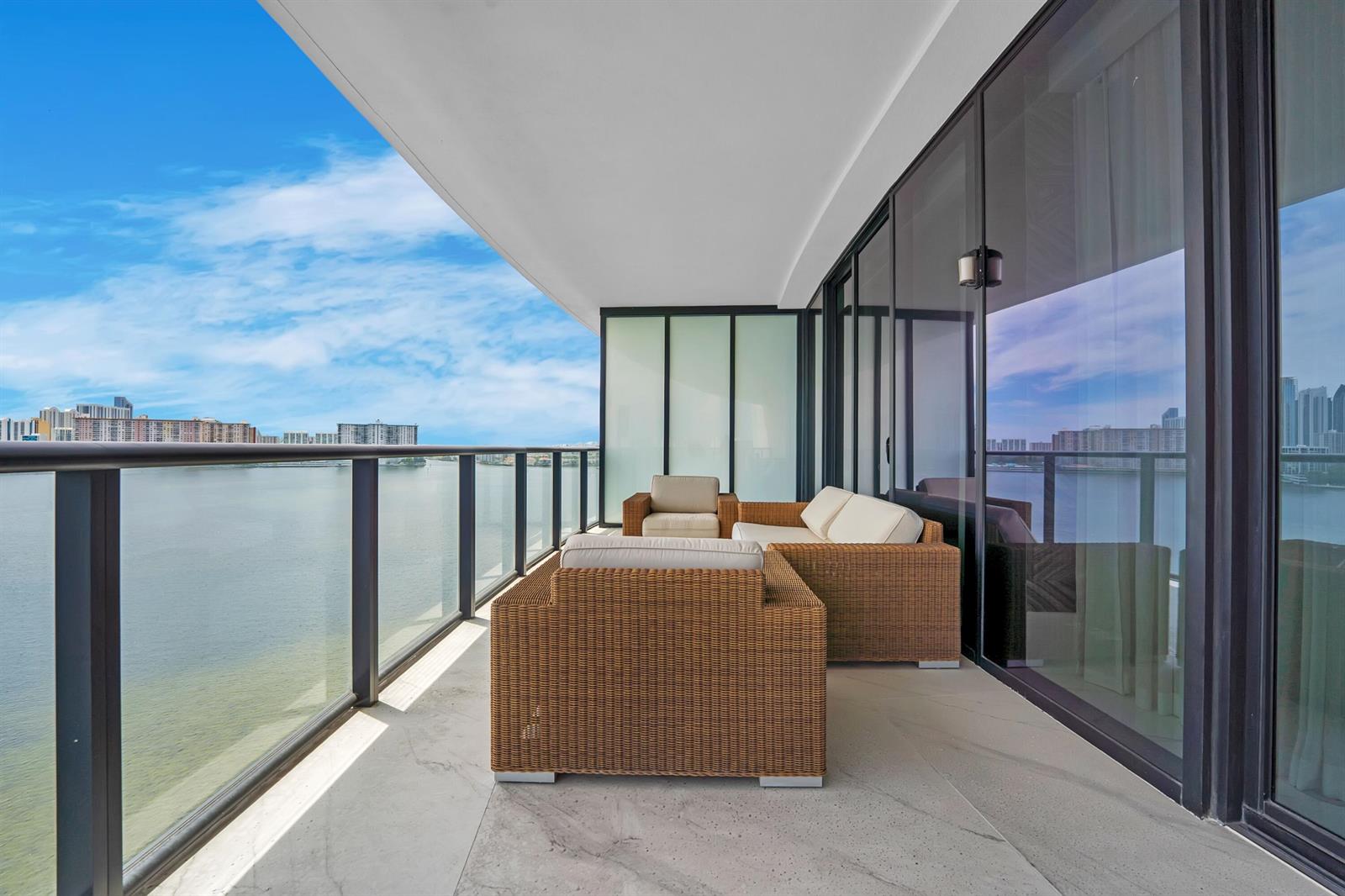040_trevisuality_5000_island_estates_dr_