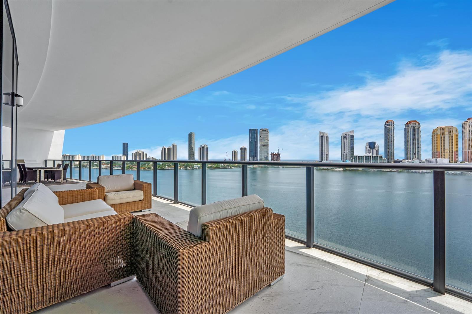 042_trevisuality_5000_island_estates_dr_