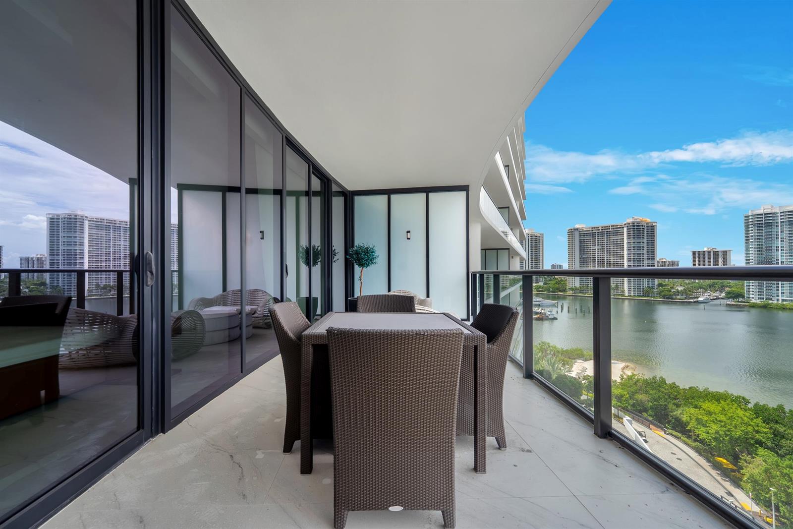 047_trevisuality_5000_island_estates_dr_