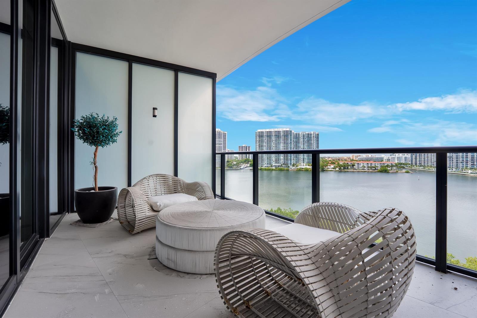 048_trevisuality_5000_island_estates_dr_