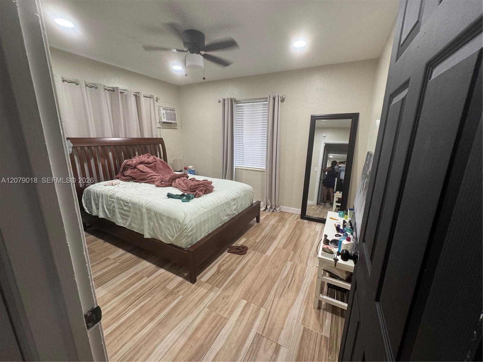 See details / 893 sq. ft. $ 2026-08-27 0 Photo