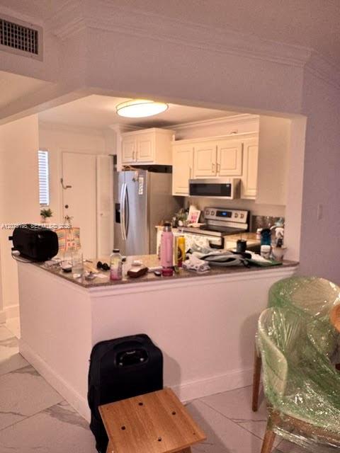 Ver detalles 305-2 1 / 2 1036 sq. ft. $ 2026-08-28 0 foto