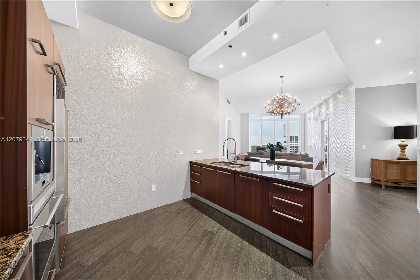 PH 4307 3 / 3 2106 sq. ft. $ 2026-08-28 0 foto