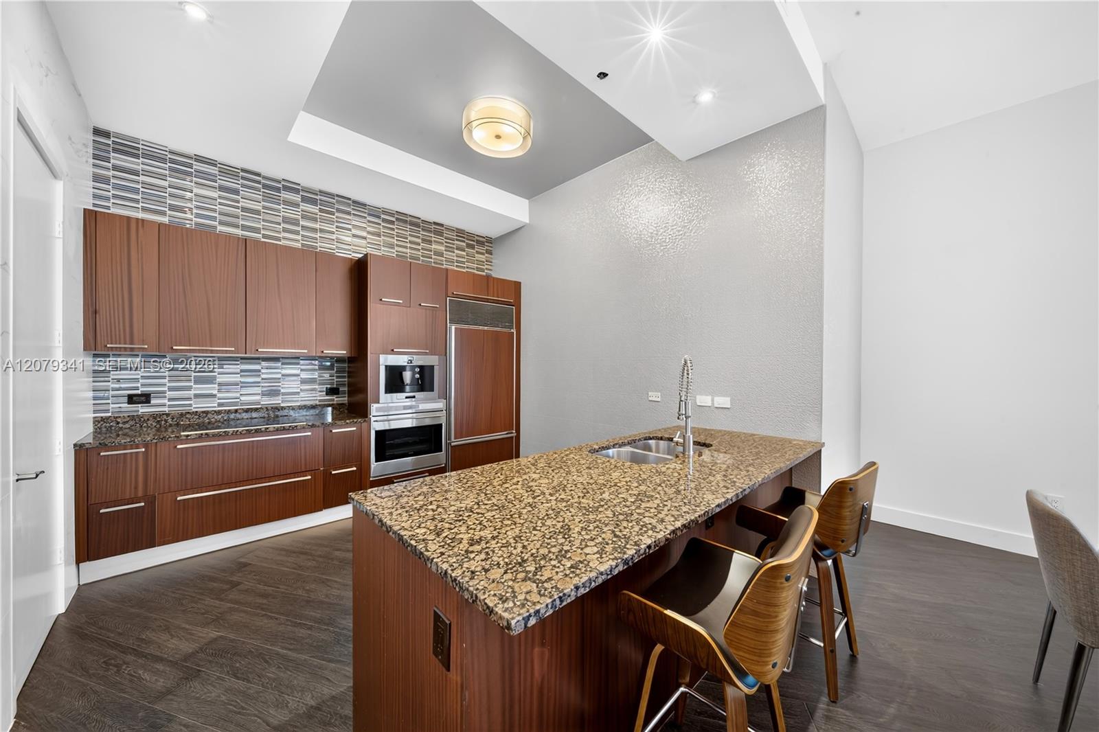 PH 4307 3 / 3 2106 sq. ft. $ 2026-08-28 0 foto