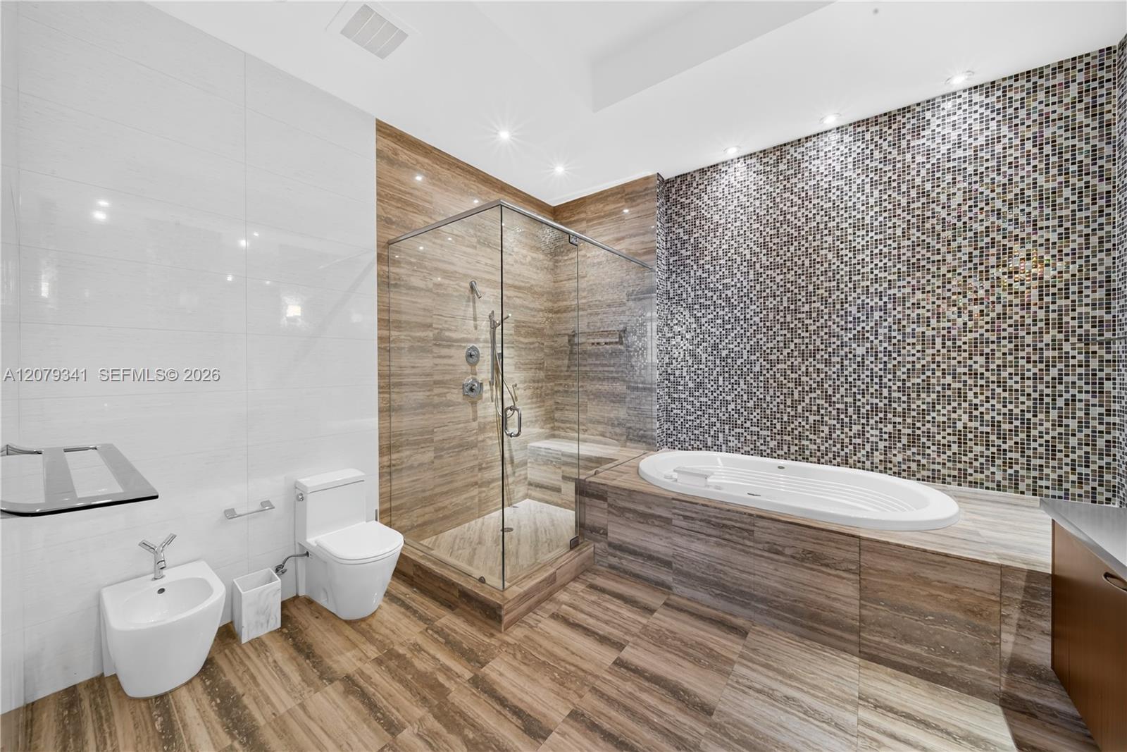 PH 4307 3 / 3 2106 sq. ft. $ 2026-08-28 0 foto
