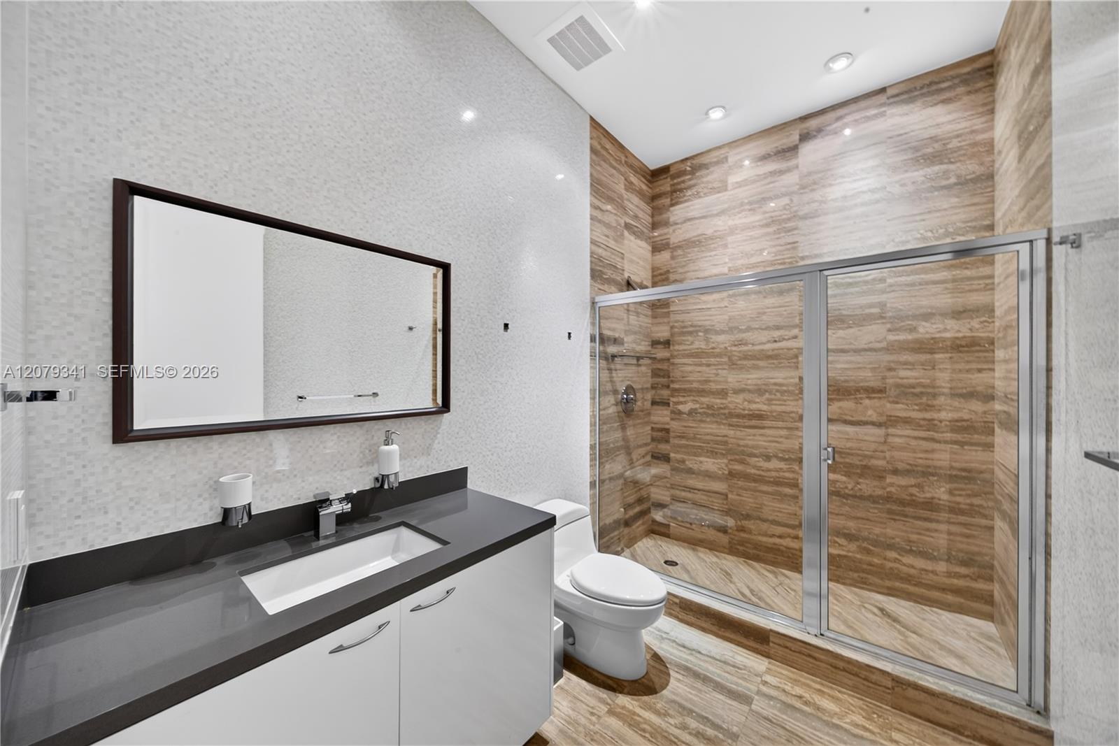 PH 4307 3 / 3 2106 sq. ft. $ 2026-08-28 0 foto