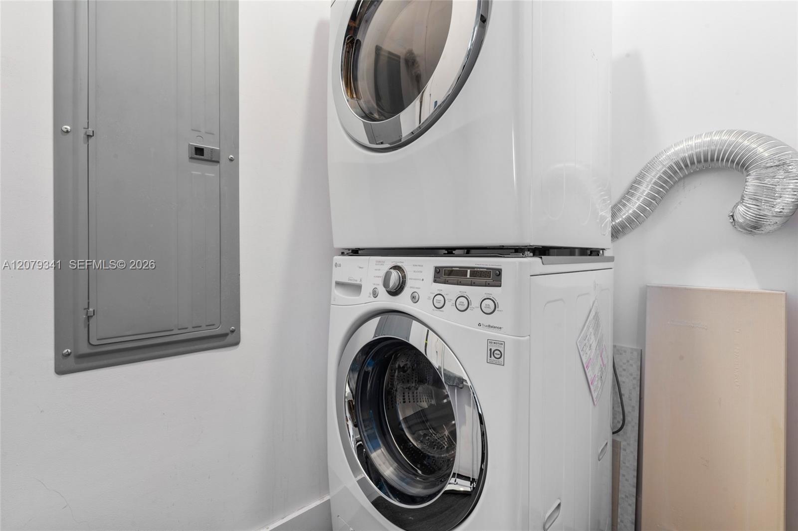 PH 4307 3 / 3 2106 sq. ft. $ 2026-08-28 0 foto