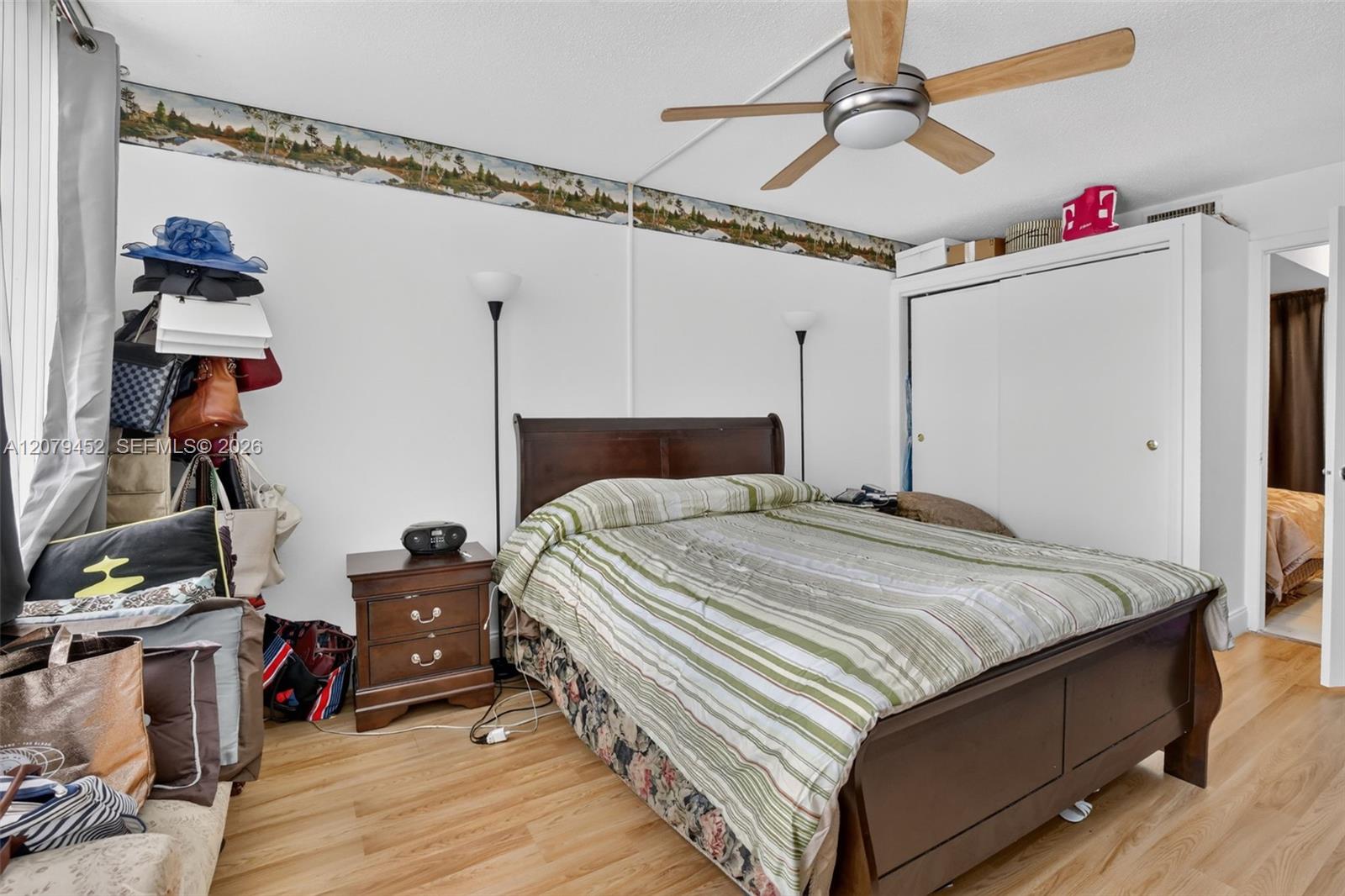 Ver detalles 401-1 1 / 2 1062 sq. ft. $ 2026-08-28 0 foto