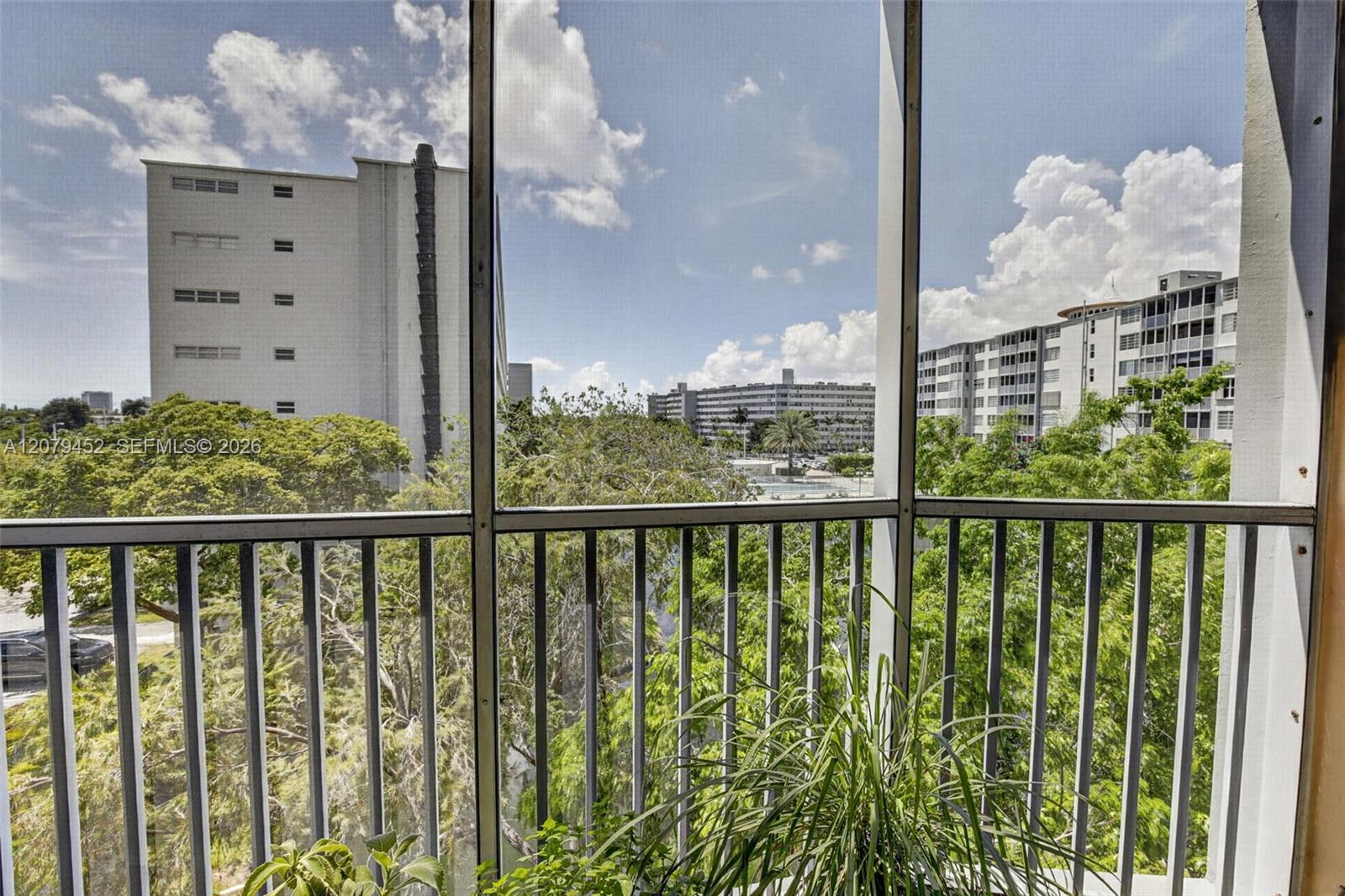 Ver detalles 401-1 1 / 2 1062 sq. ft. $ 2026-08-28 0 foto