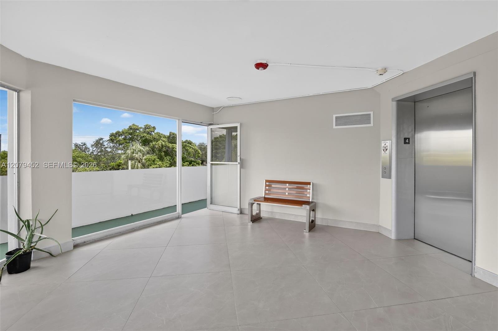 Ver detalles 401-1 1 / 2 1062 sq. ft. $ 2026-08-28 0 foto