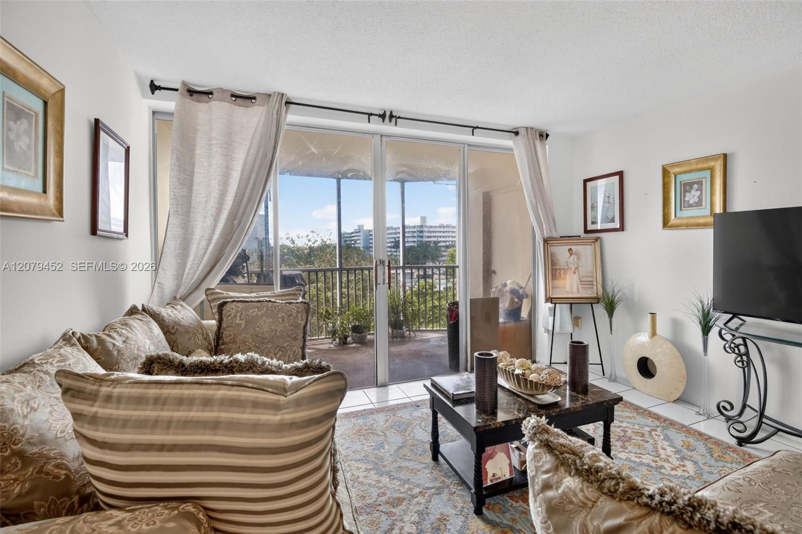 Ver detalles 401-1 1 / 2 1062 sq. ft. $ 2026-08-28 0 foto