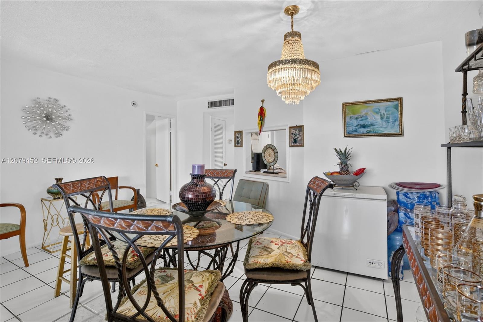 Ver detalles 401-1 1 / 2 1062 sq. ft. $ 2026-08-28 0 foto