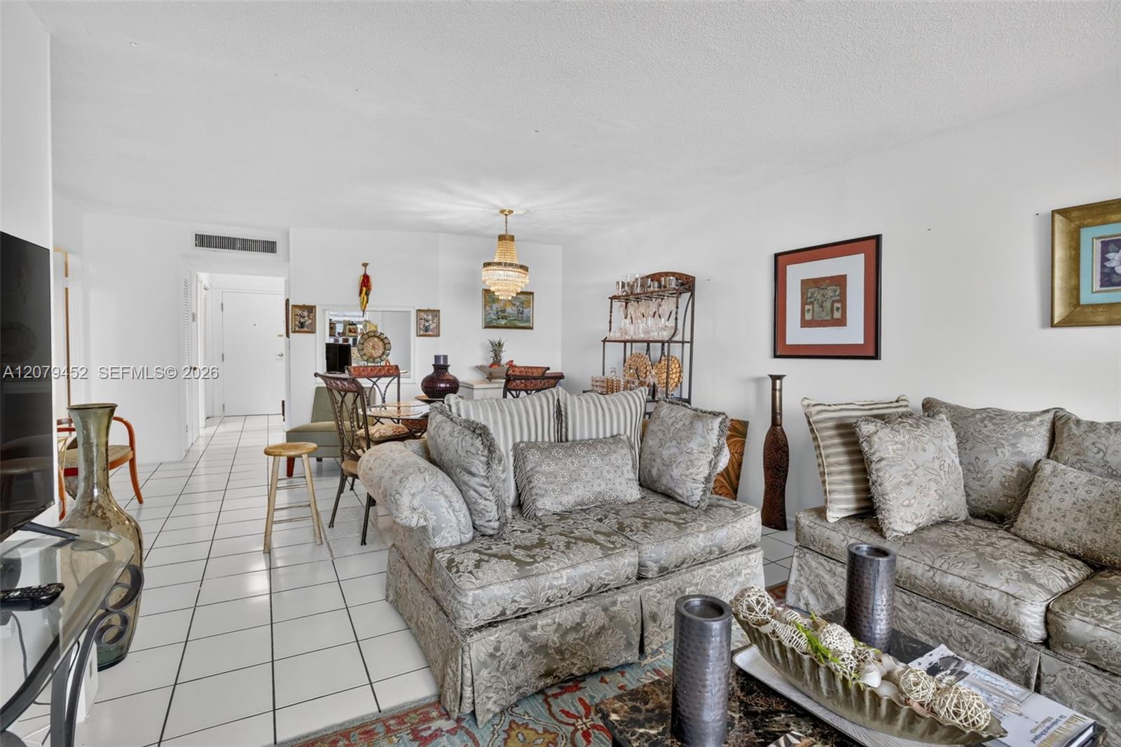 Ver detalles 401-1 1 / 2 1062 sq. ft. $ 2026-08-28 0 foto