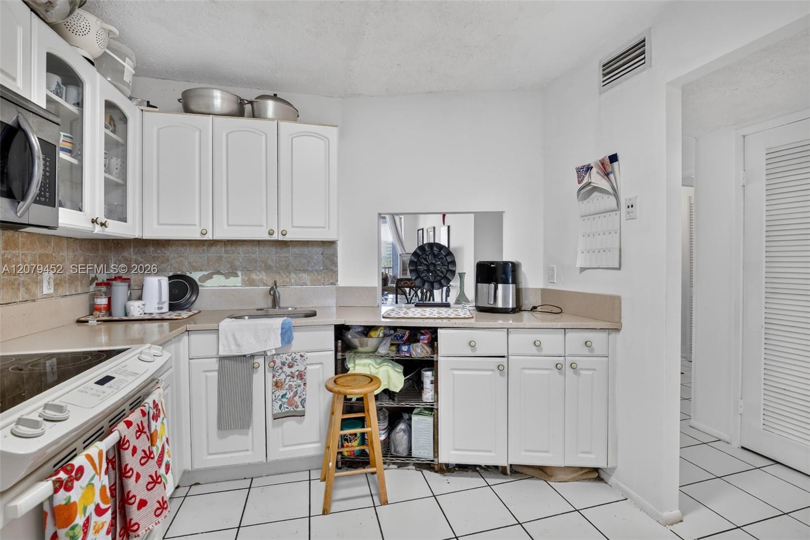 Ver detalles 401-1 1 / 2 1062 sq. ft. $ 2026-08-28 0 foto