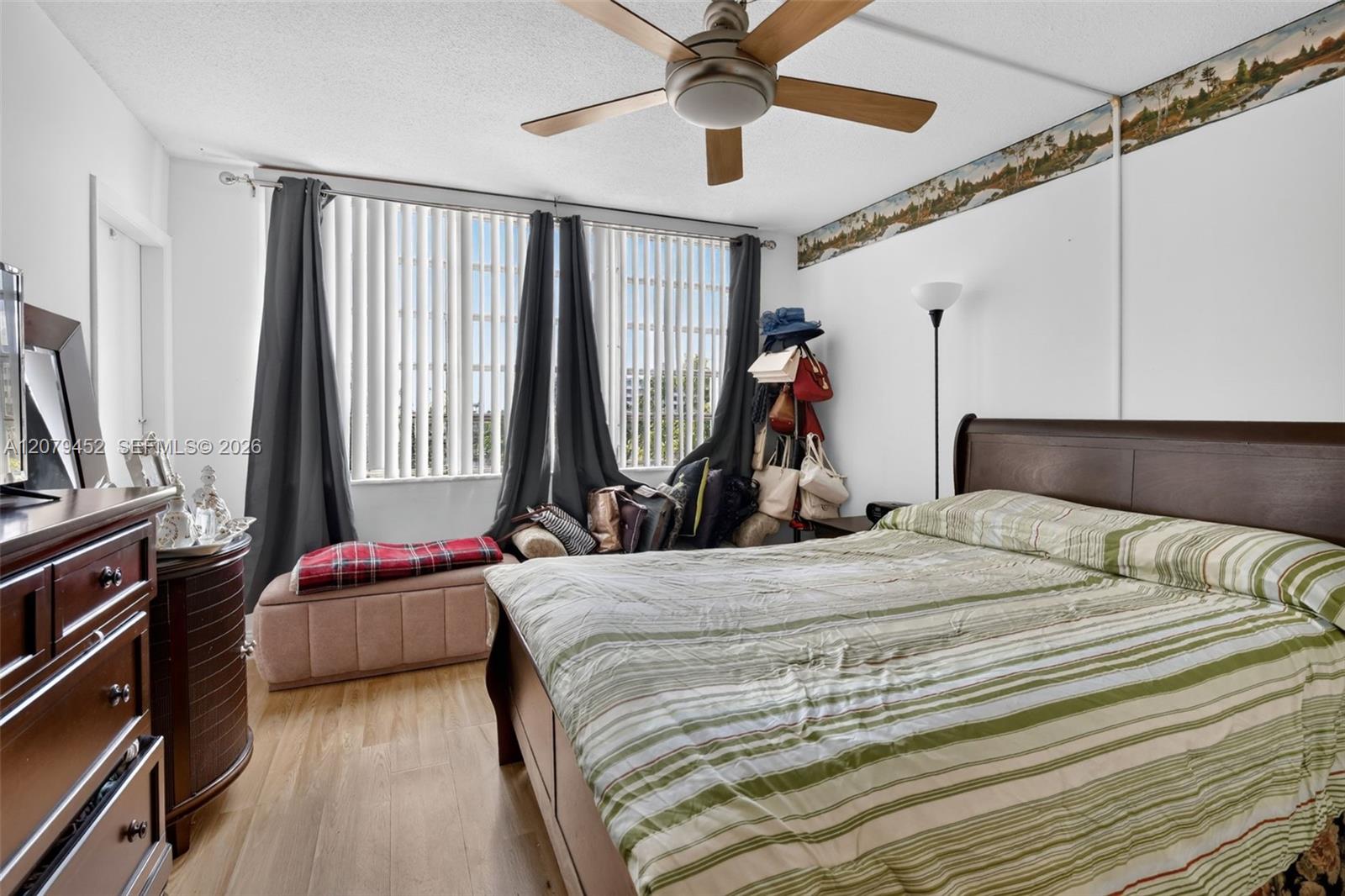 Ver detalles 401-1 1 / 2 1062 sq. ft. $ 2026-08-28 0 foto