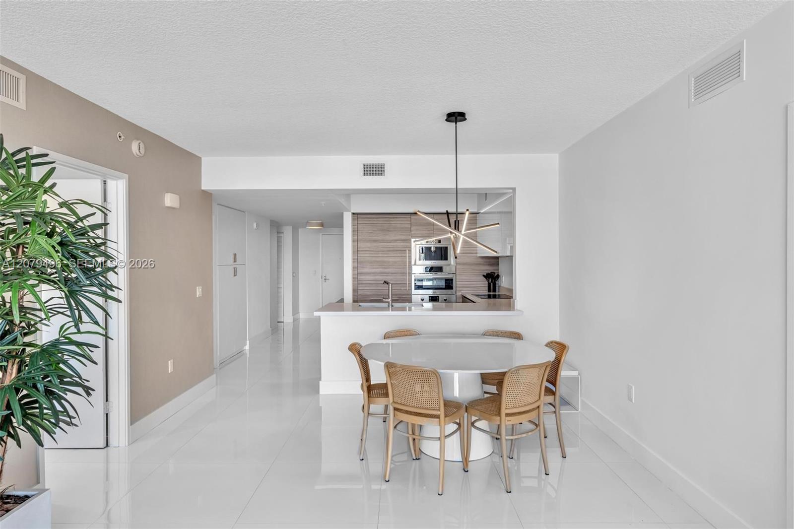 4-805 3 / 3 1541 sq. ft. $ 2026-08-28 0 Photo