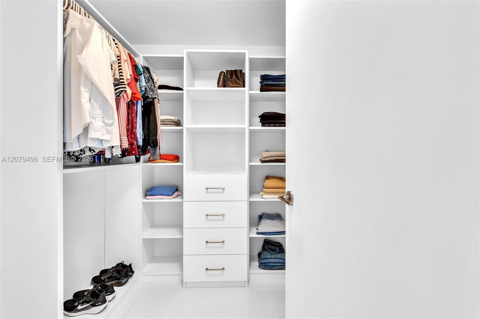 4-805 3 / 3 1541 sq. ft. $ 2026-08-28 0 Photo