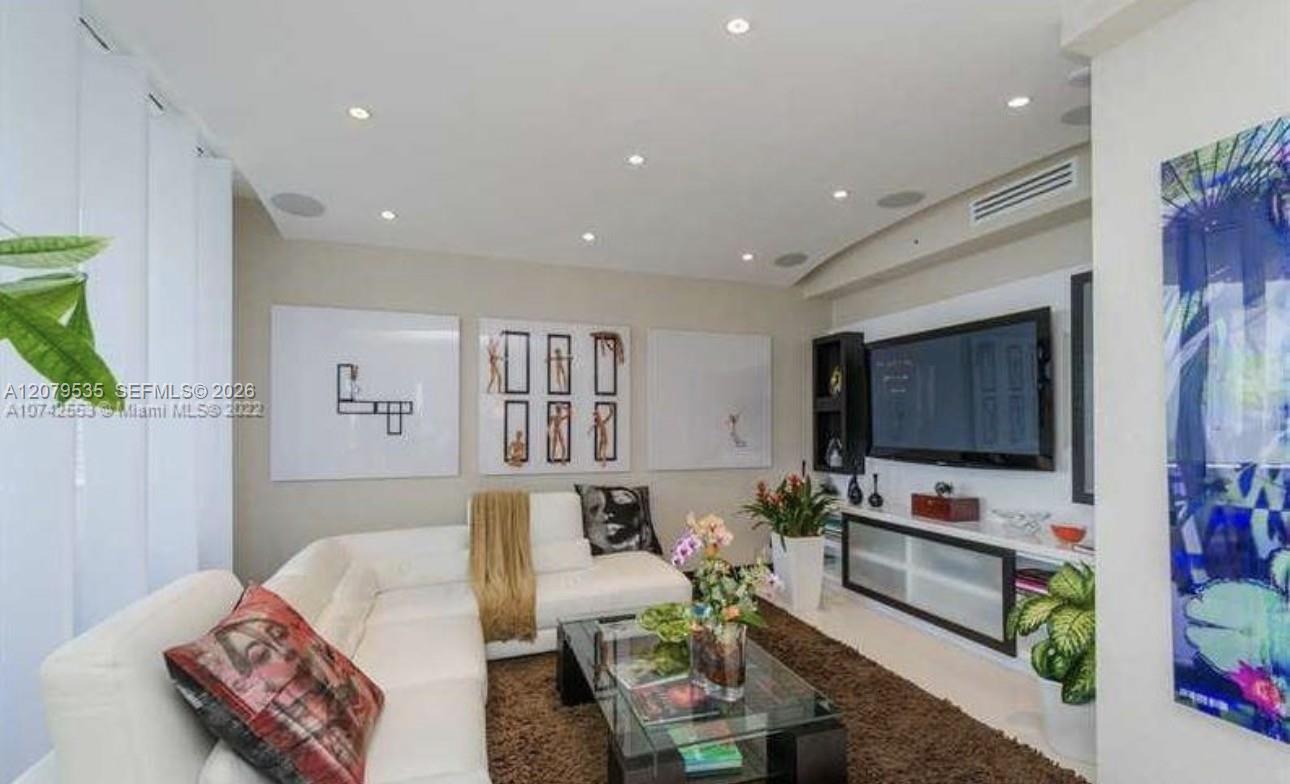Photo 12 of 207th St