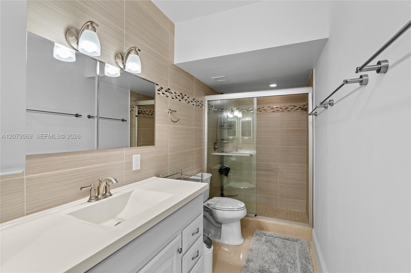 Ver detalles 4E 3 / 3 1780 sq. ft. $ 2026-08-28 0 foto