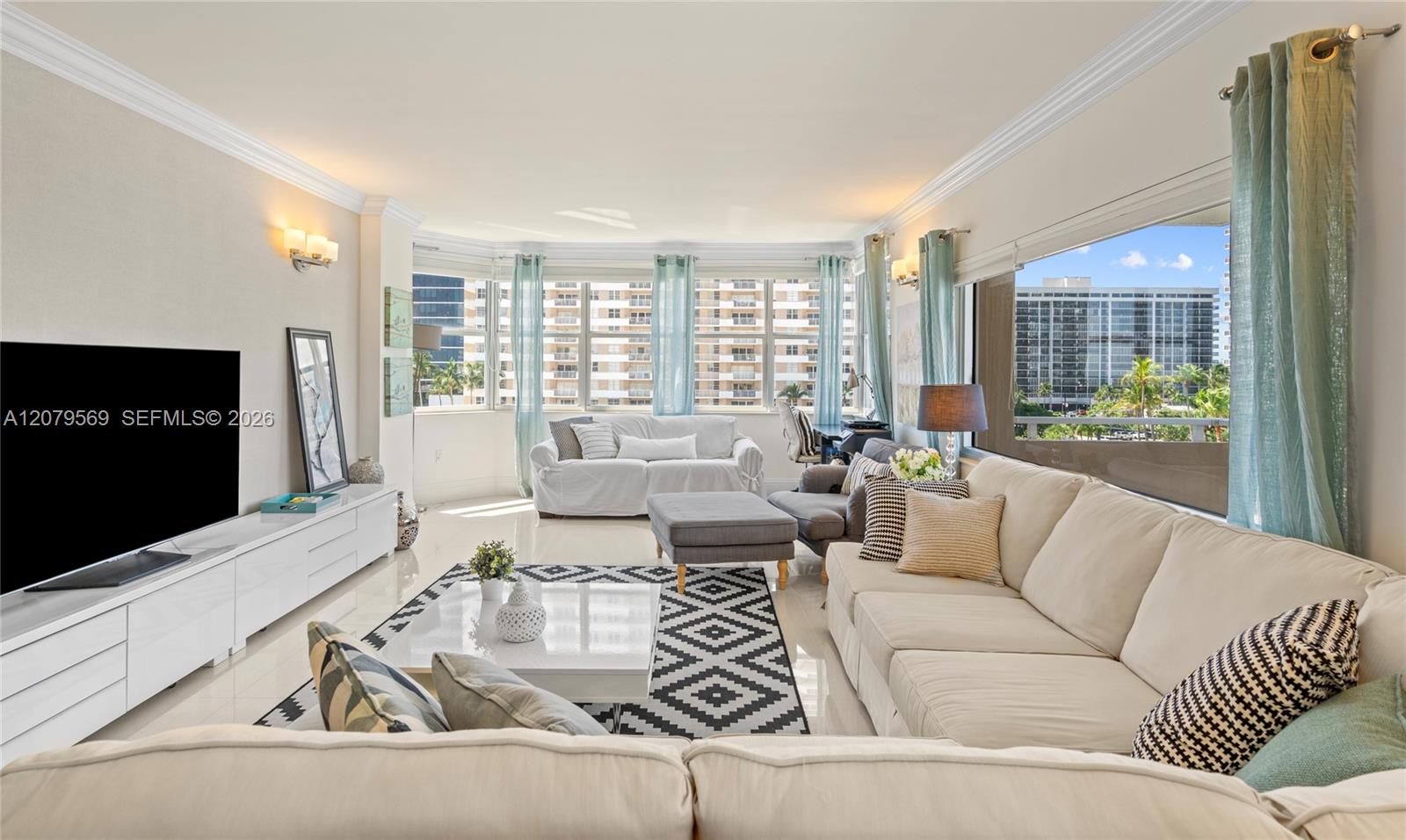 Ver detalles 4E 3 / 3 1780 sq. ft. $ 2026-08-28 0 foto