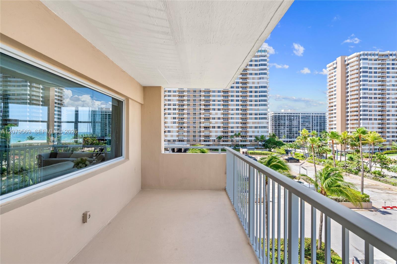 Ver detalles 4E 3 / 3 1780 sq. ft. $ 2026-08-28 0 foto