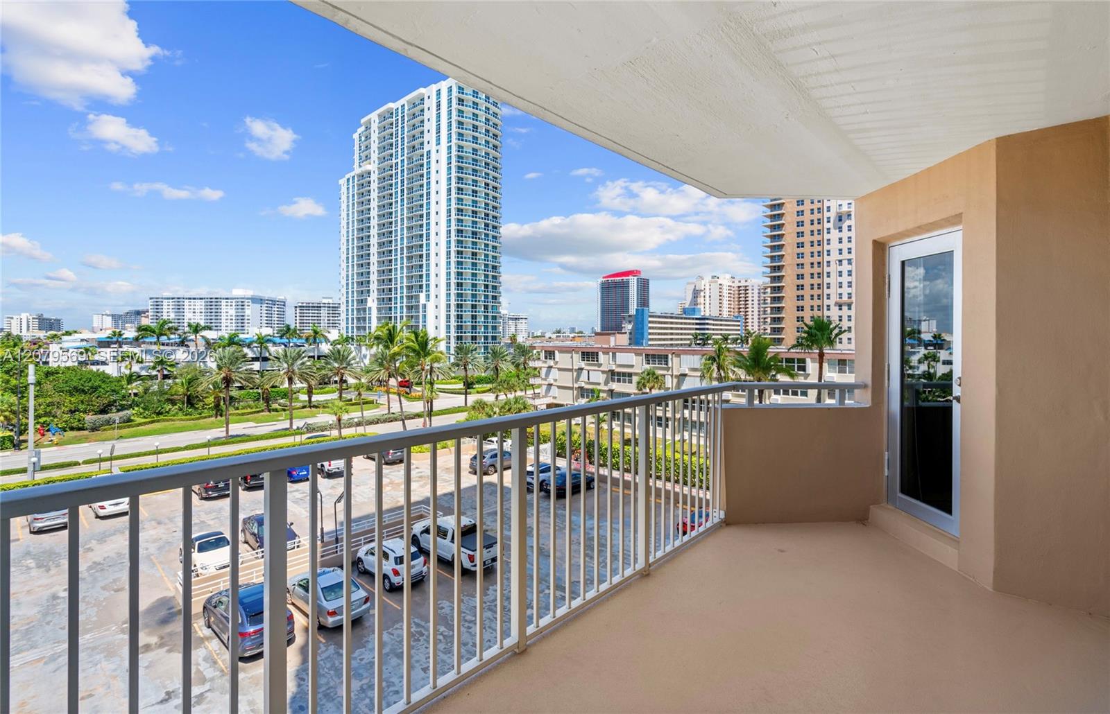 Ver detalles 4E 3 / 3 1780 sq. ft. $ 2026-08-28 0 foto