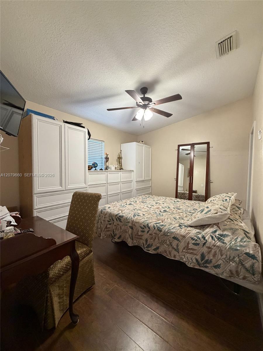 16298 4 / 2 1351 sq. ft. $ 2026-09-17 0 foto