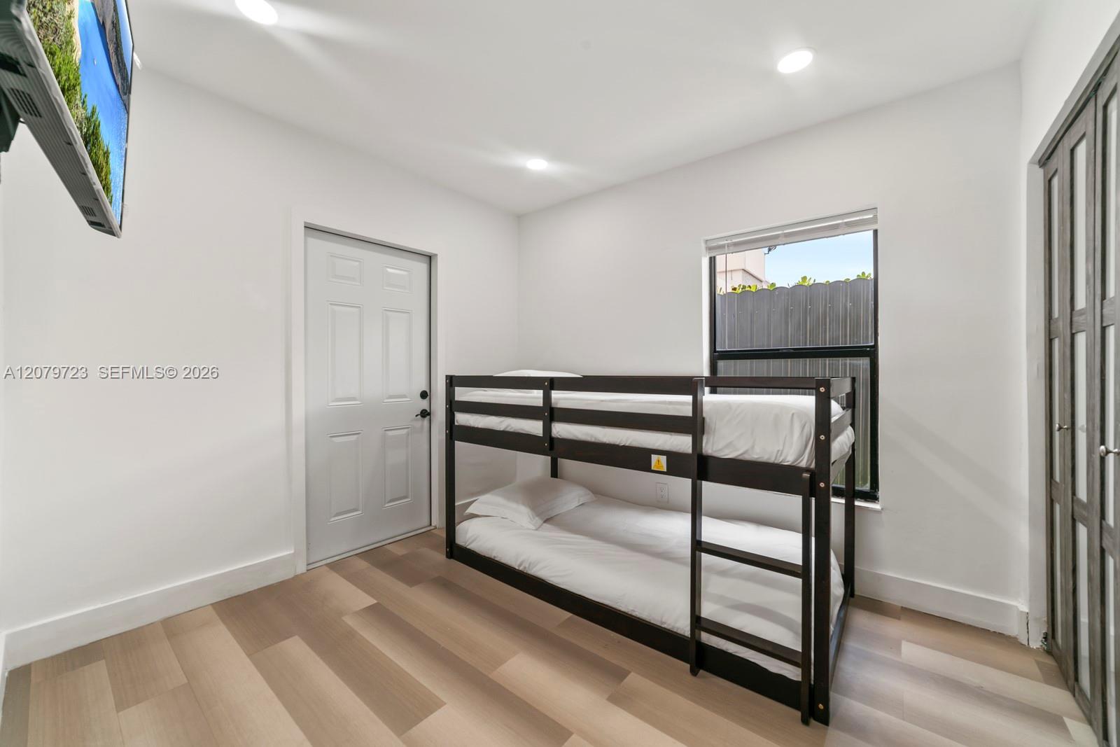   /  2886 sq. ft. $ 2026-08-28 0 foto