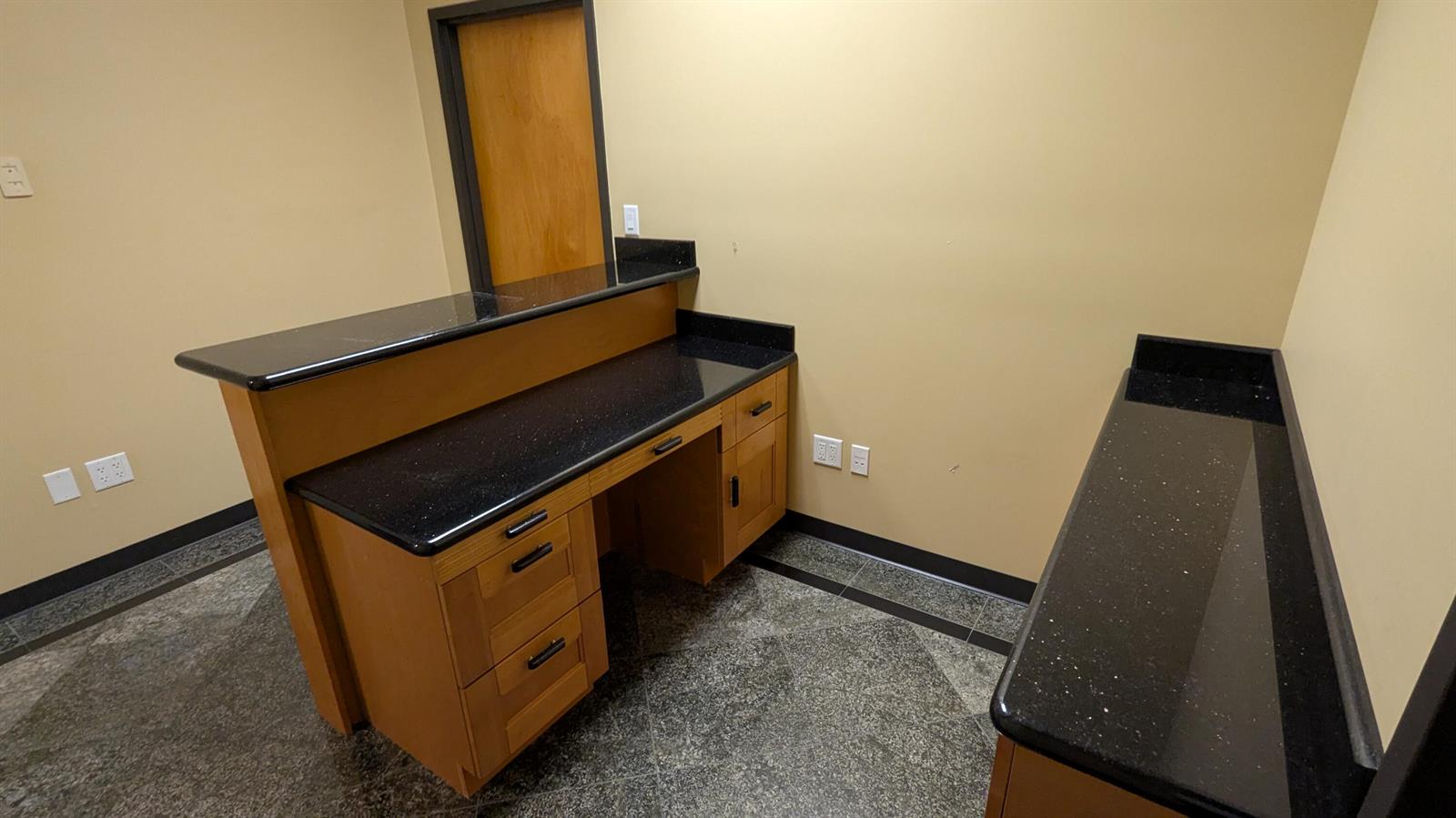24  / 0  sq. ft. $ 2026-09-15 0 Photo