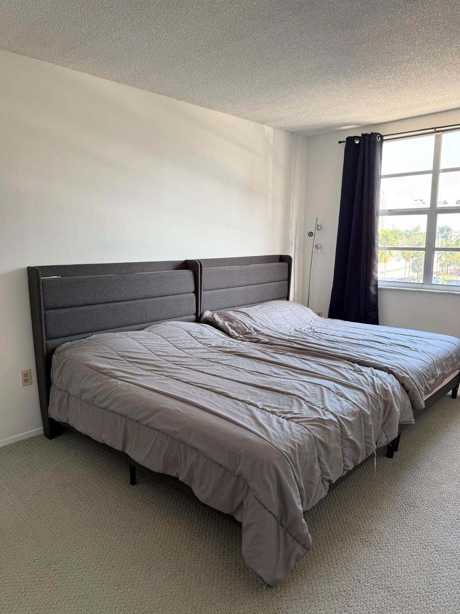 See details 3L 1 / 925 sq. ft. $ 2026-10-13 0 Photo
