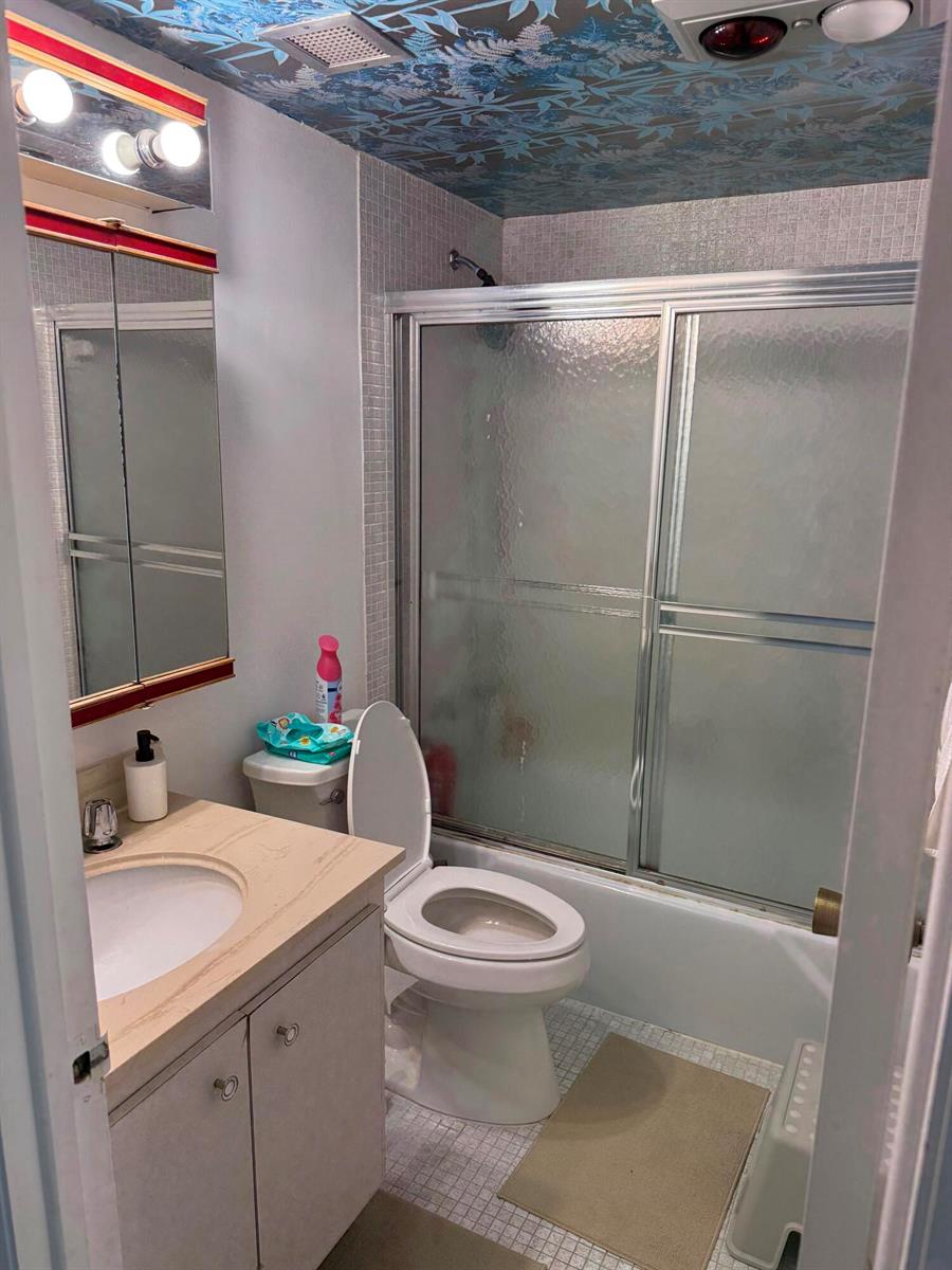 See details 3L 1 / 925 sq. ft. $ 2026-10-13 0 Photo