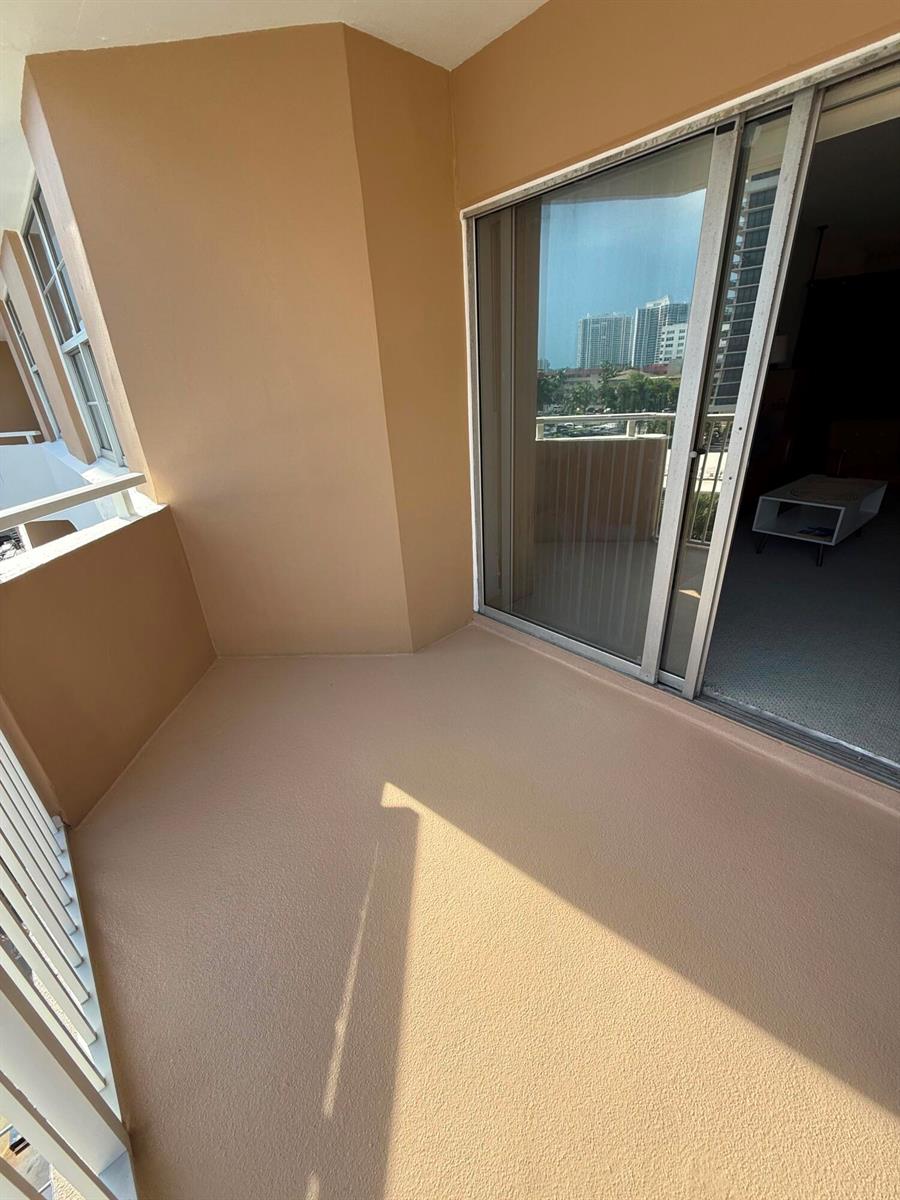See details 3L 1 / 925 sq. ft. $ 2026-10-13 0 Photo