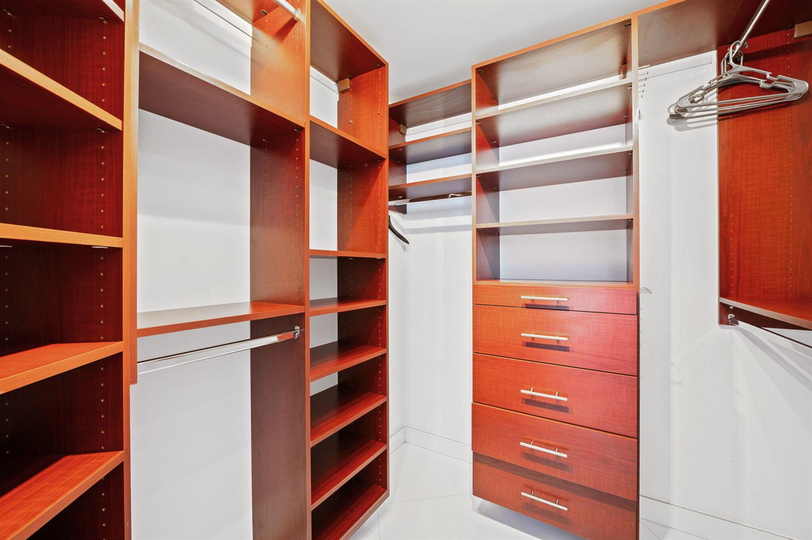 18-web-or-mls-200-sunny-isles-blvd-806