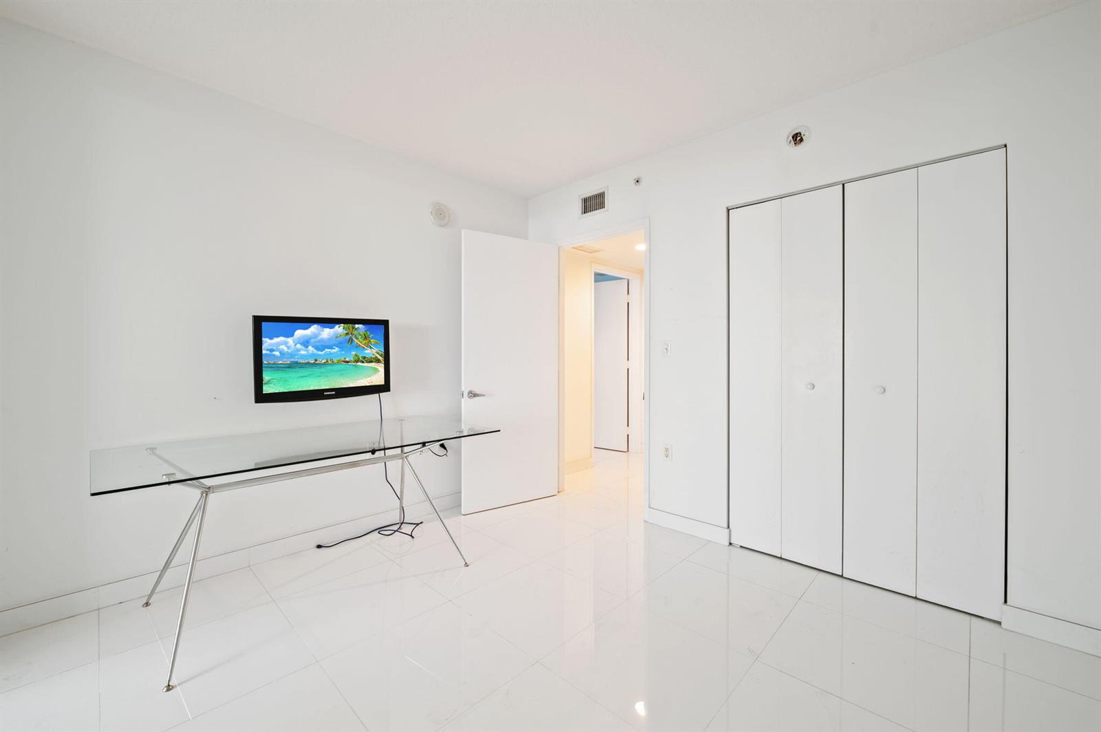 23-web-or-mls-200-sunny-isles-blvd-806