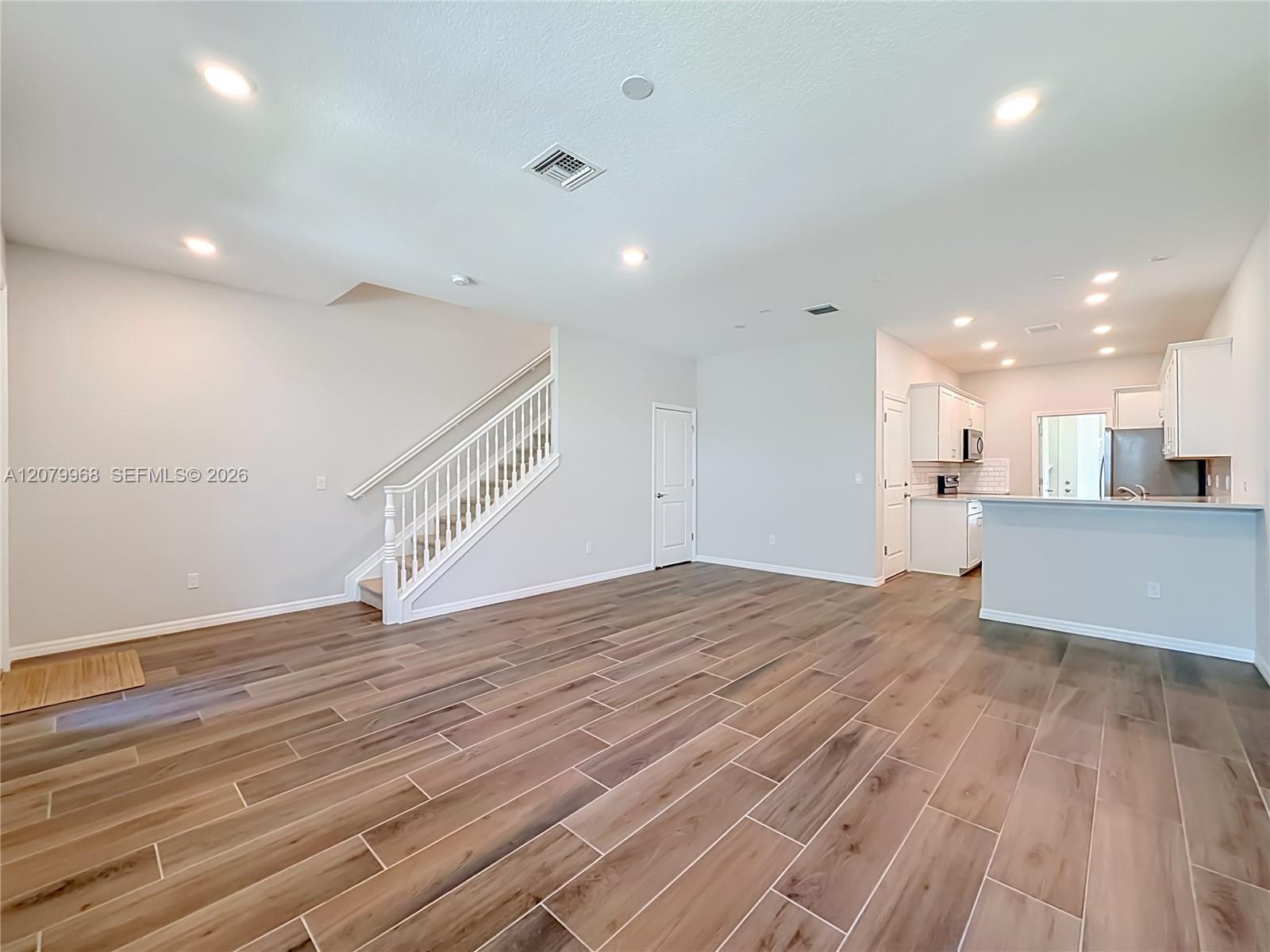 1040 3 / 3 1421 sq. ft. $ 2026-08-29 0 Photo