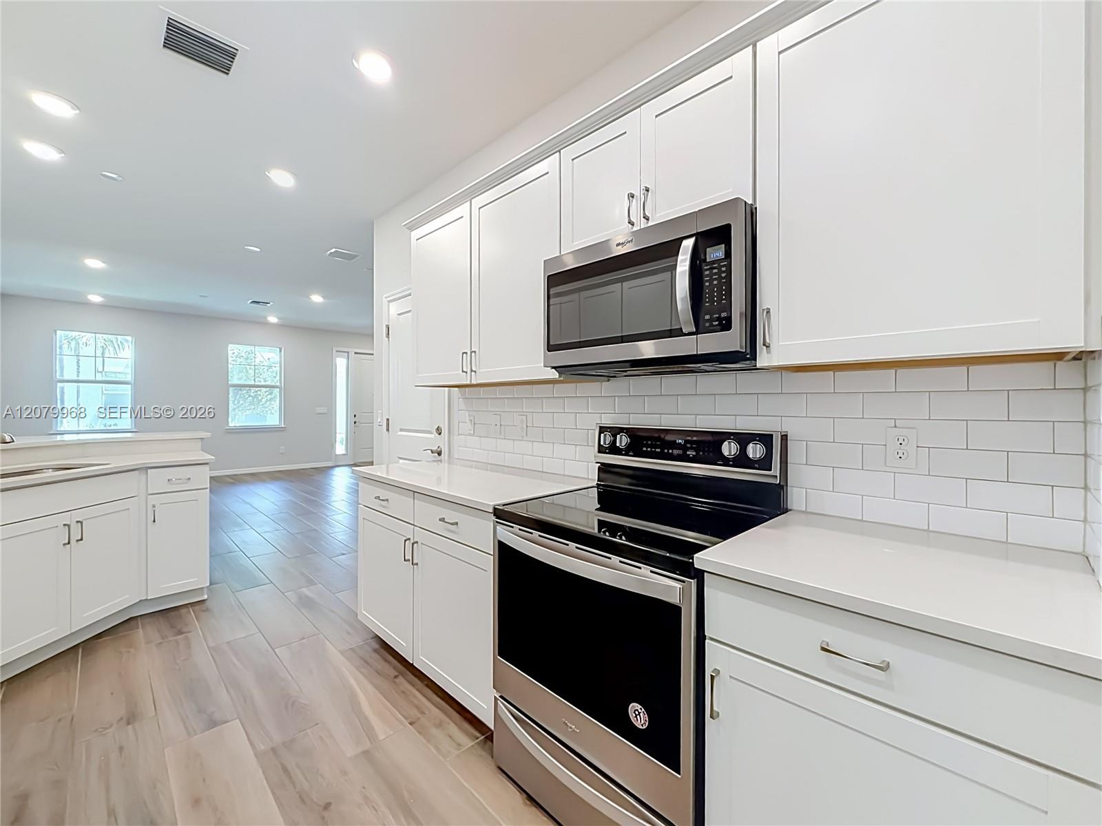 1040 3 / 3 1421 sq. ft. $ 2026-08-29 0 Photo