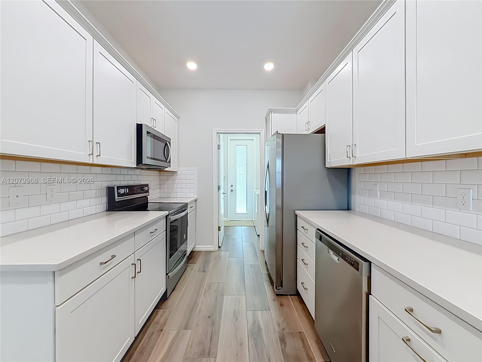1040 3 / 3 1421 sq. ft. $ 2026-08-29 0 Photo