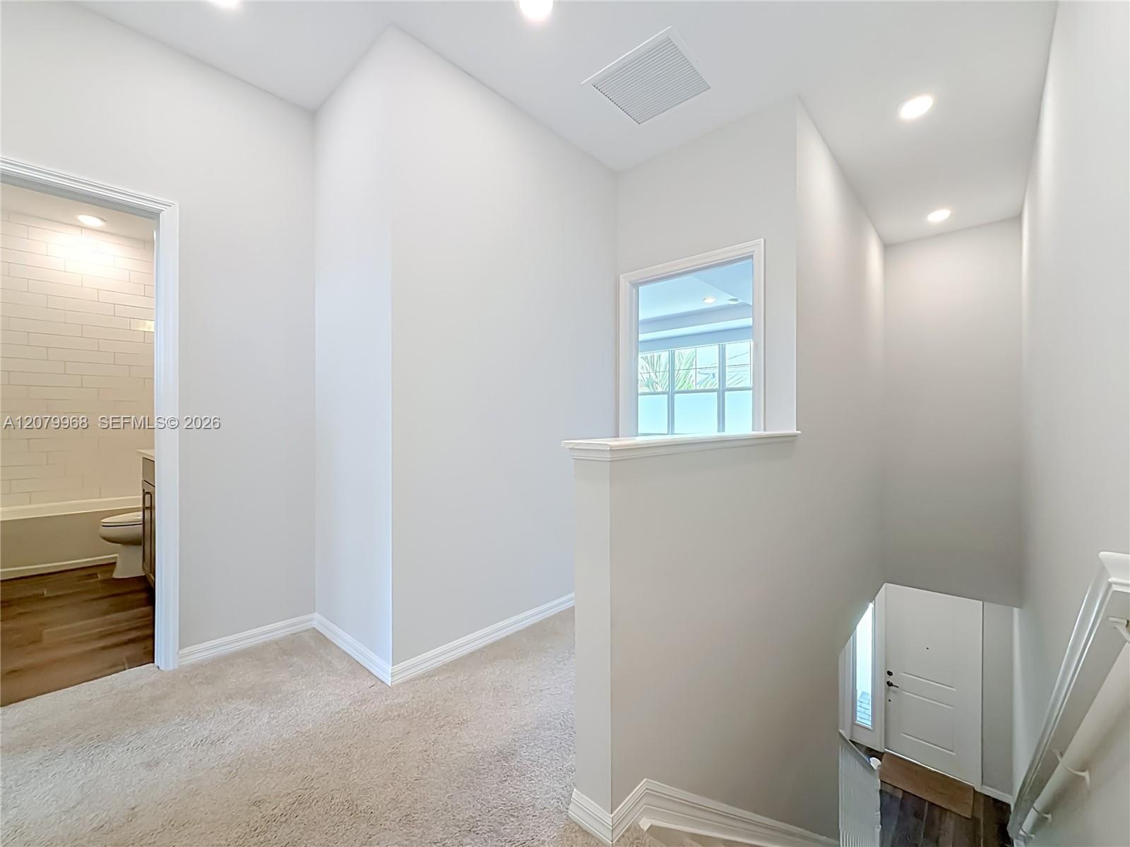 1040 3 / 3 1421 sq. ft. $ 2026-08-29 0 Photo