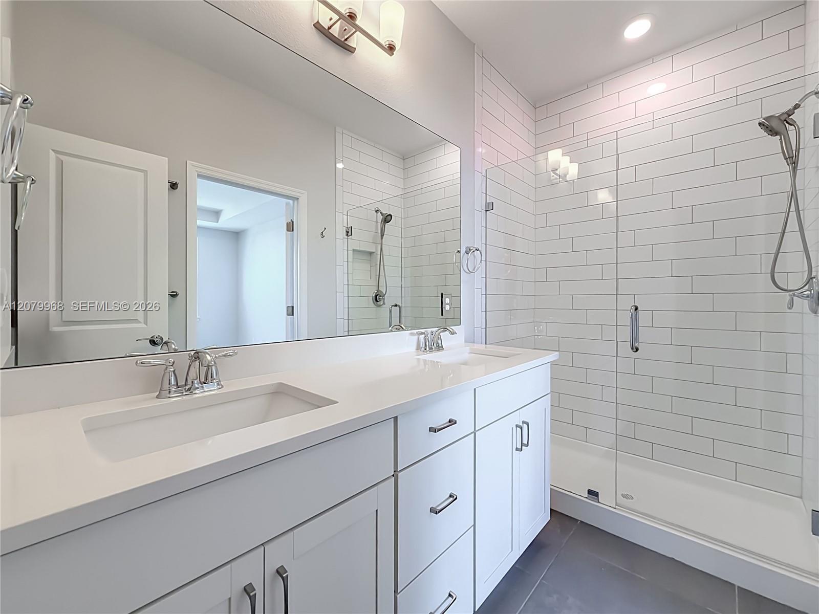 1040 3 / 3 1421 sq. ft. $ 2026-08-29 0 Photo