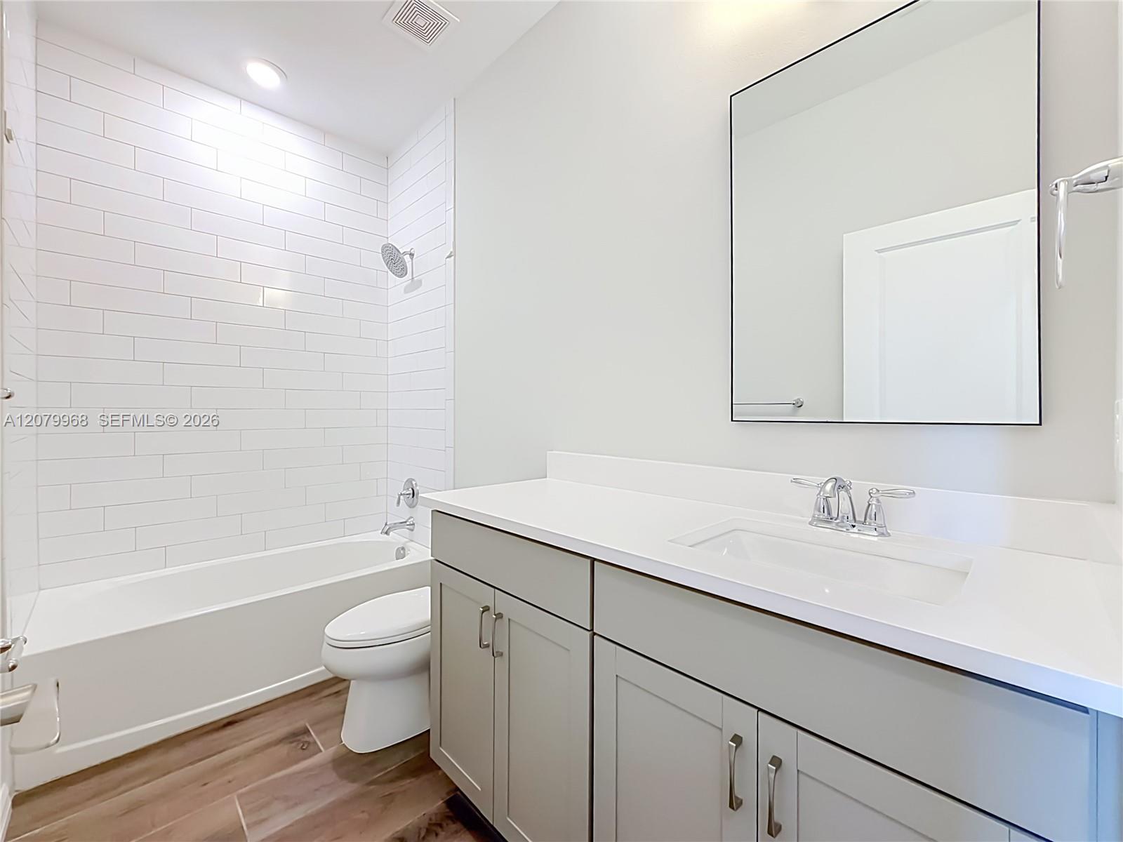 1040 3 / 3 1421 sq. ft. $ 2026-08-29 0 Photo