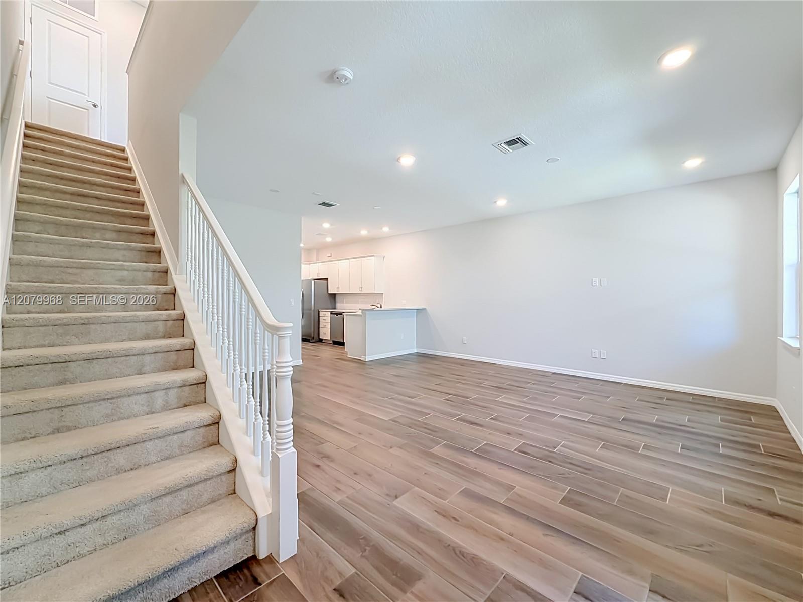 1040 3 / 3 1421 sq. ft. $ 2026-08-29 0 Photo