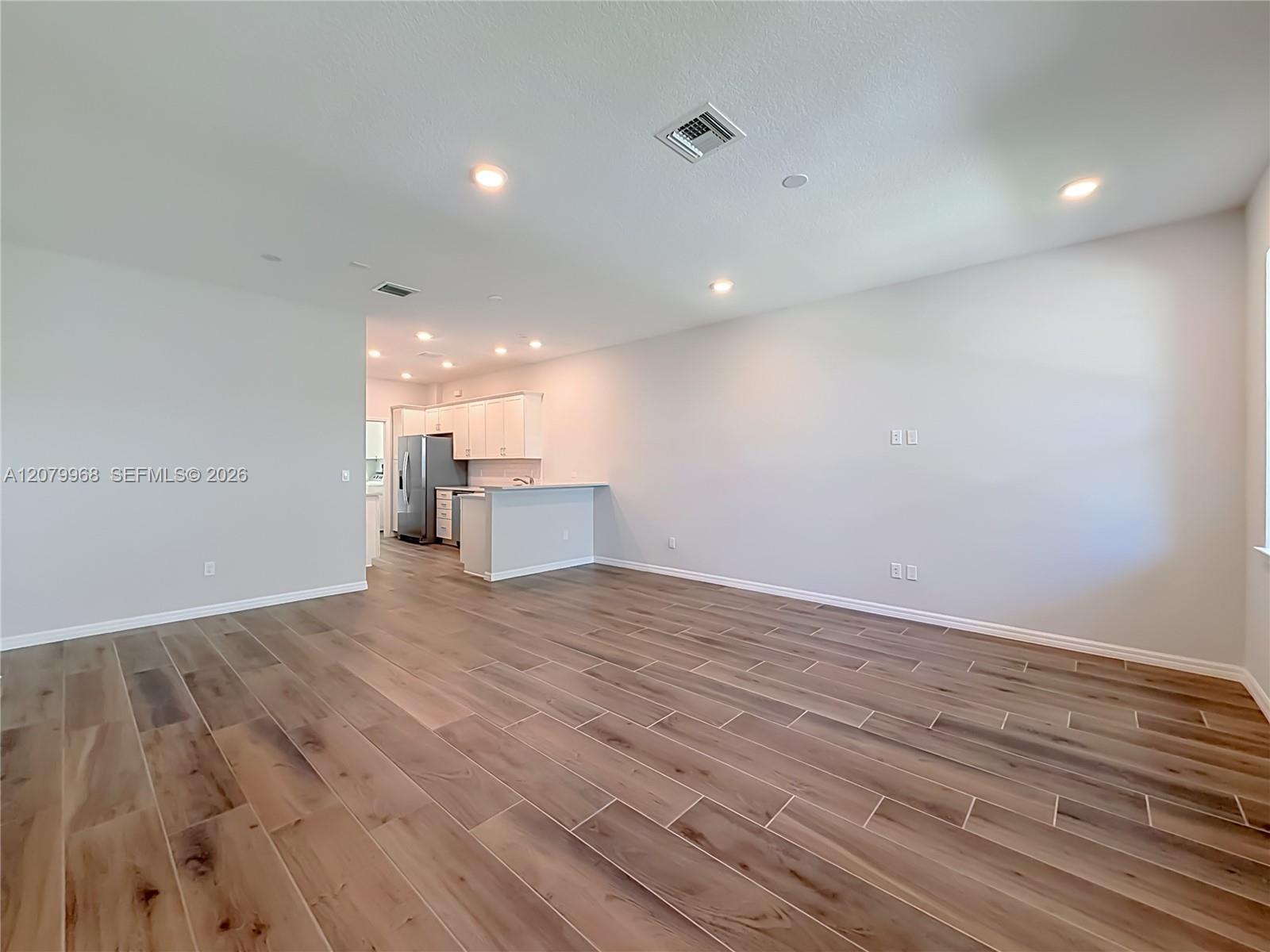 1040 3 / 3 1421 sq. ft. $ 2026-08-29 0 Photo