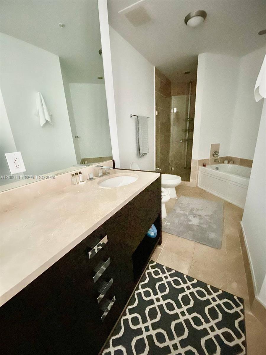 See details 3609A 2 / 2 1324 sq. ft. $ 2026-08-30 0 Photo