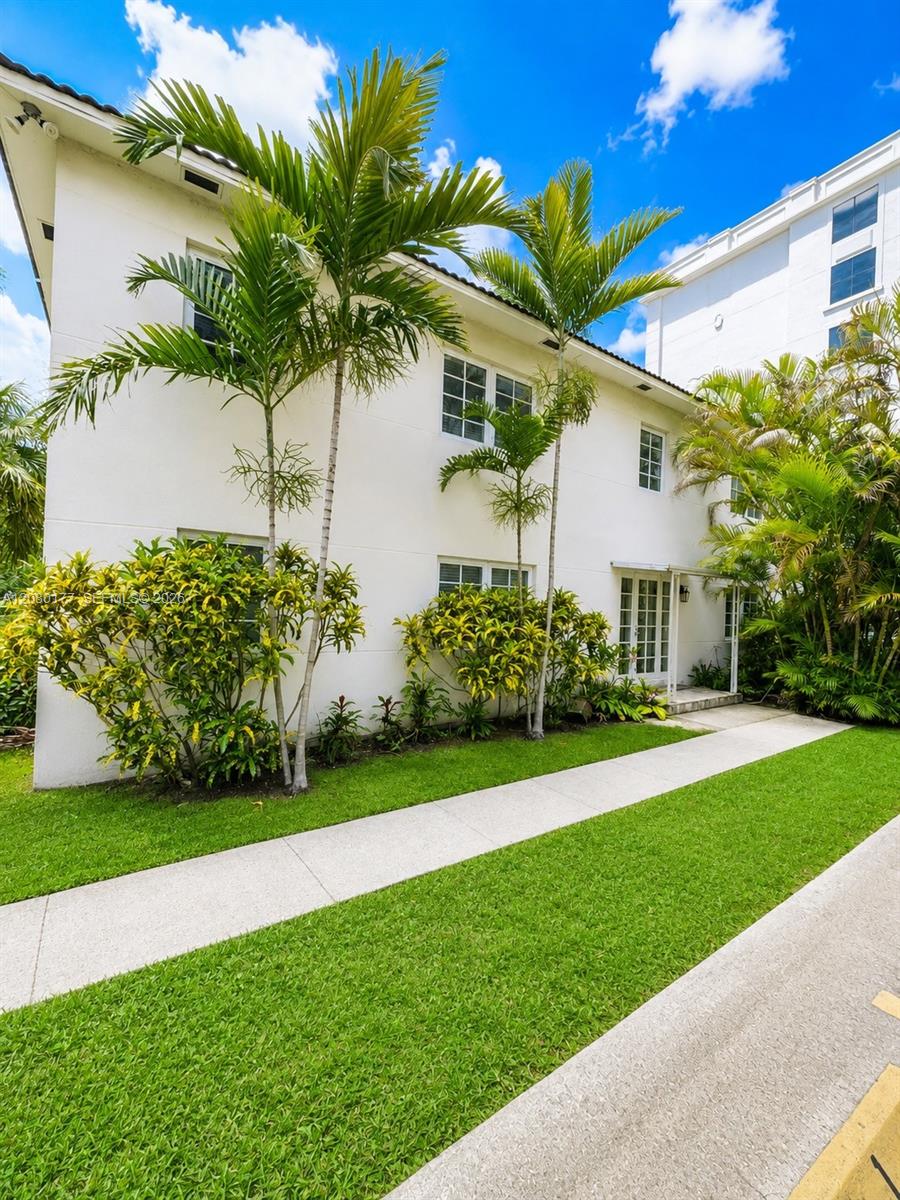  /  3600 sq. ft. $ 2026-08-30 0 foto