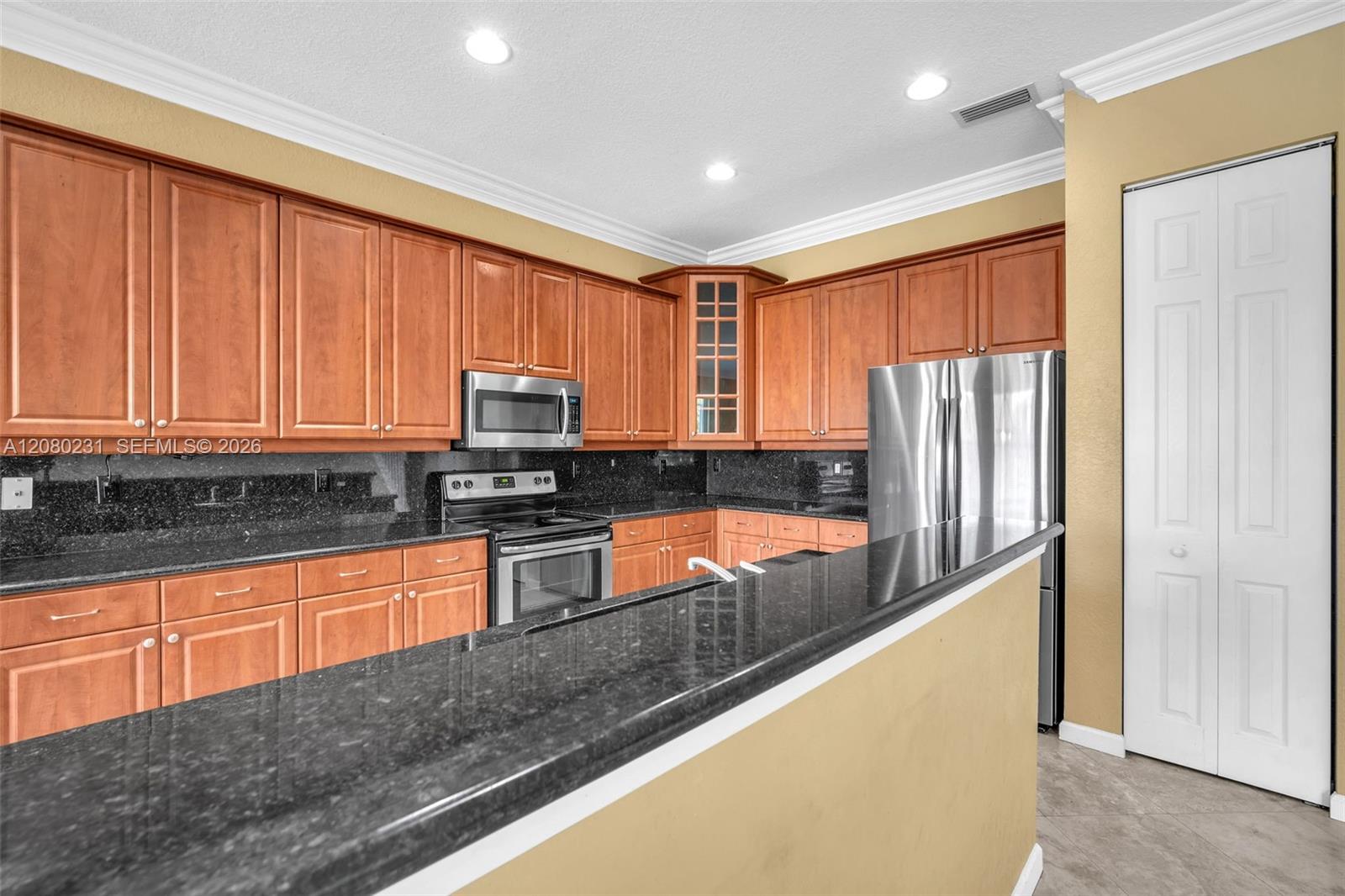 9345 5 / 4 3894 sq. ft. $ 2026-08-30 0 foto