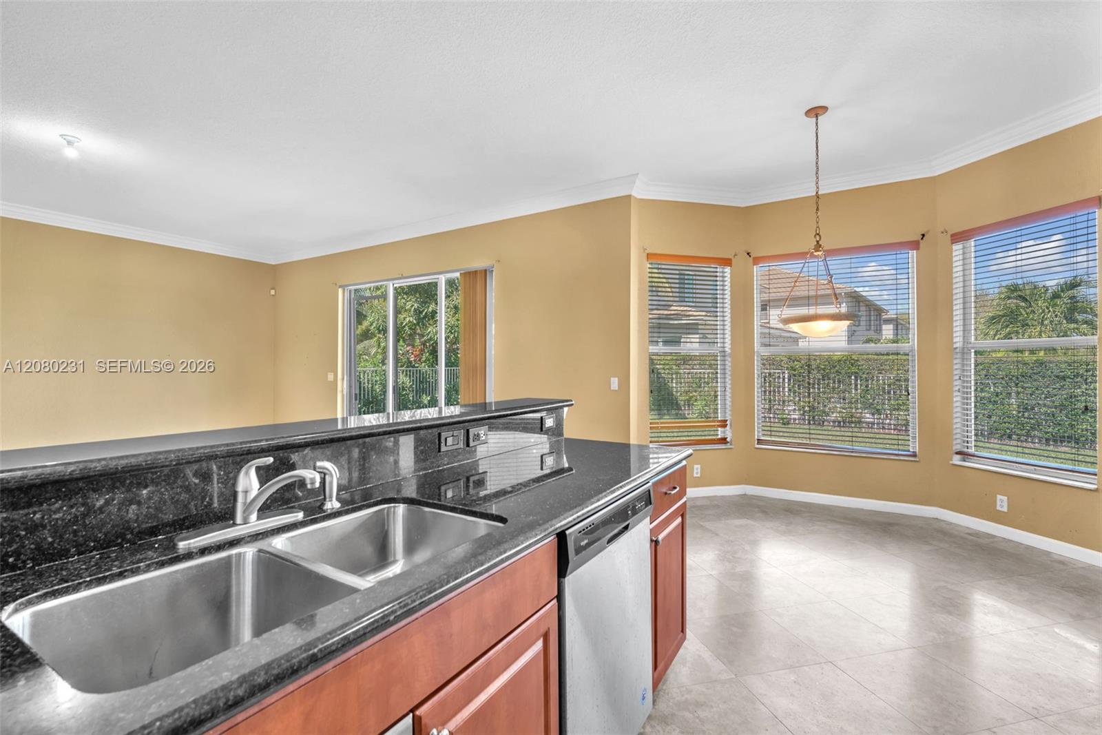9345 5 / 4 3894 sq. ft. $ 2026-08-30 0 foto