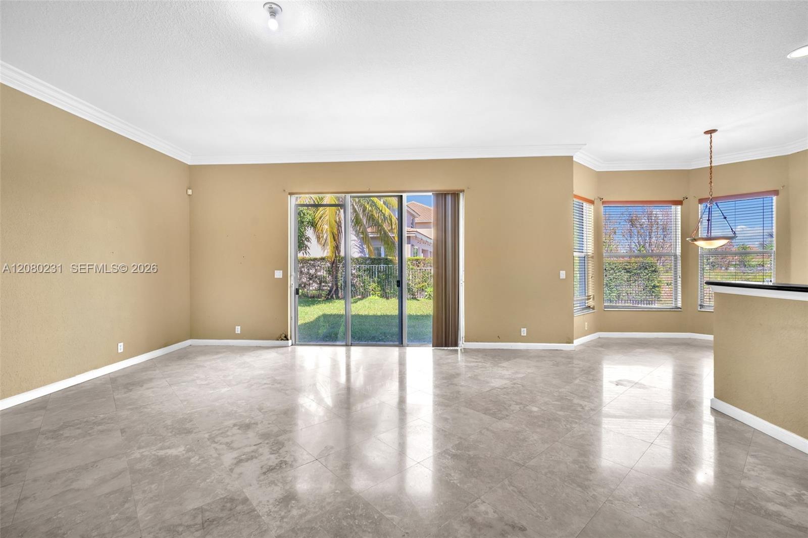 9345 5 / 4 3894 sq. ft. $ 2026-08-30 0 foto