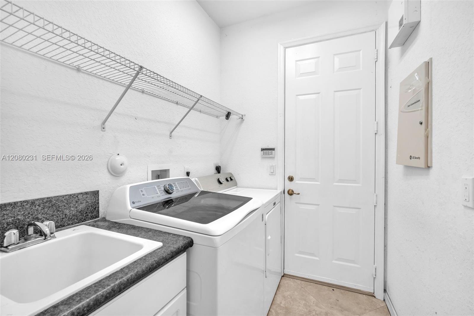 9345 5 / 4 3894 sq. ft. $ 2026-08-30 0 foto