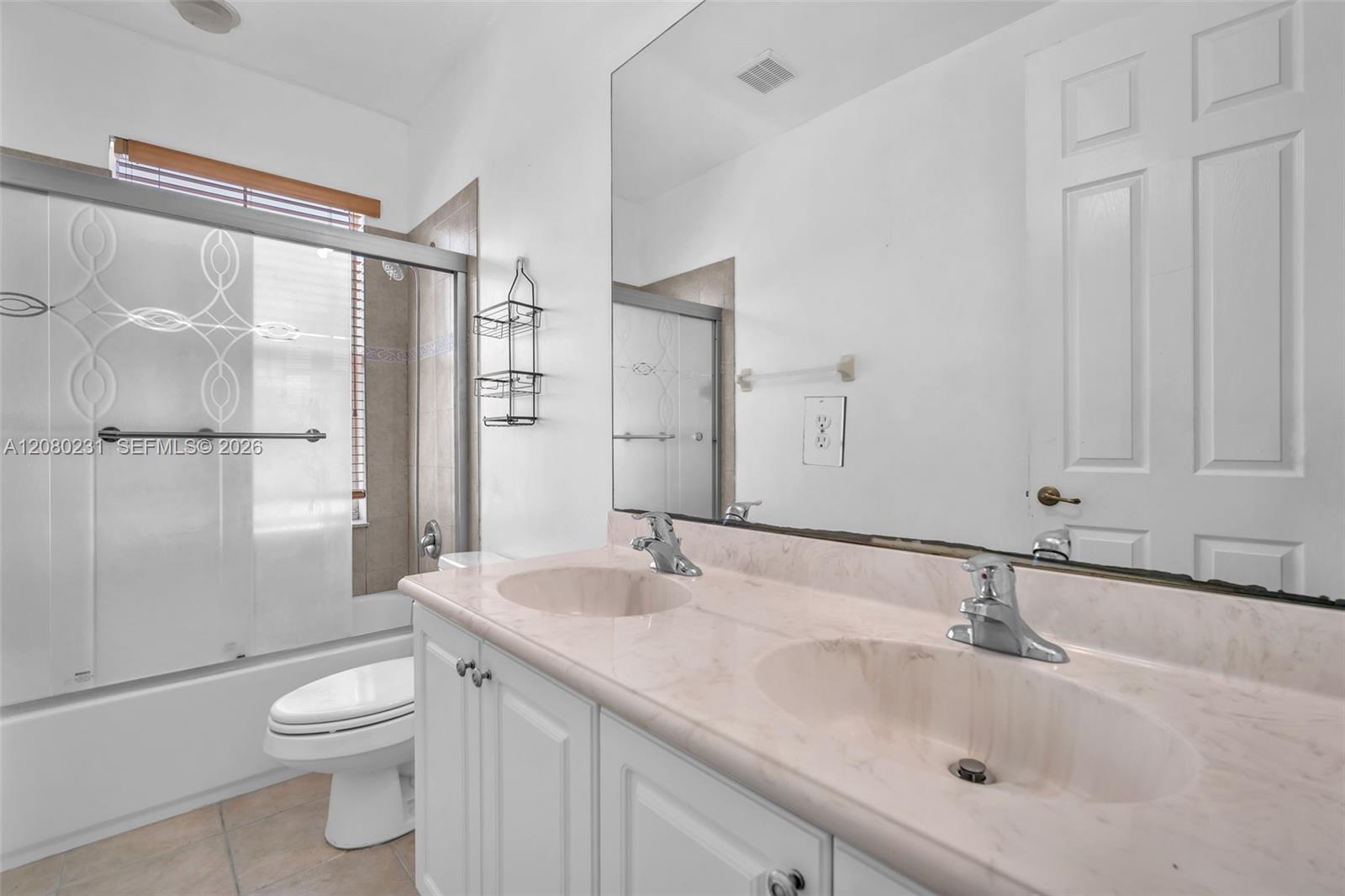 9345 5 / 4 3894 sq. ft. $ 2026-08-30 0 foto